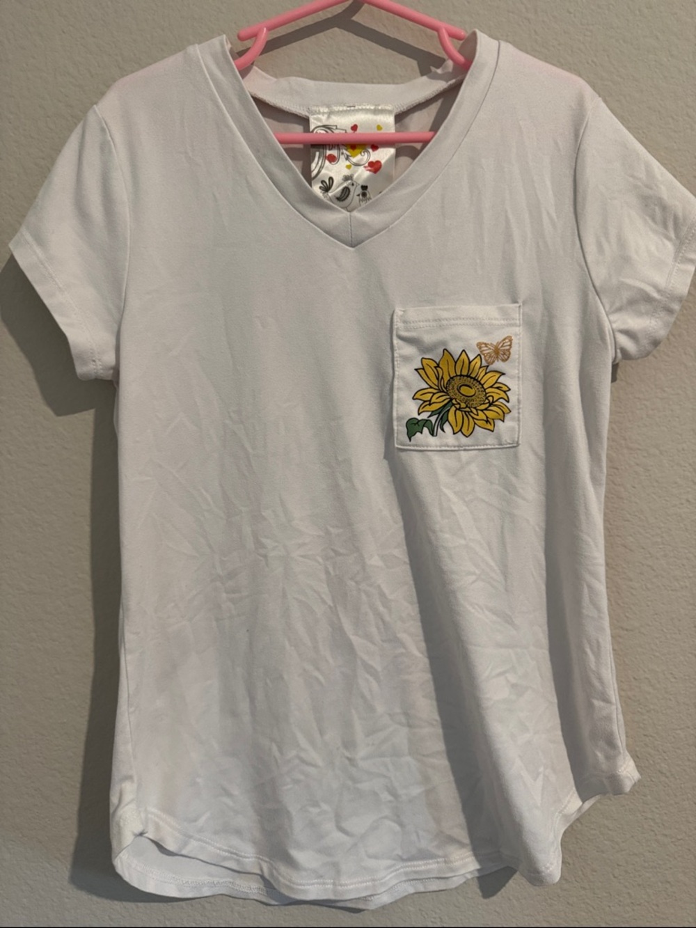 Girls' White V‑Neck Pocket Tee with Sunflower Patch